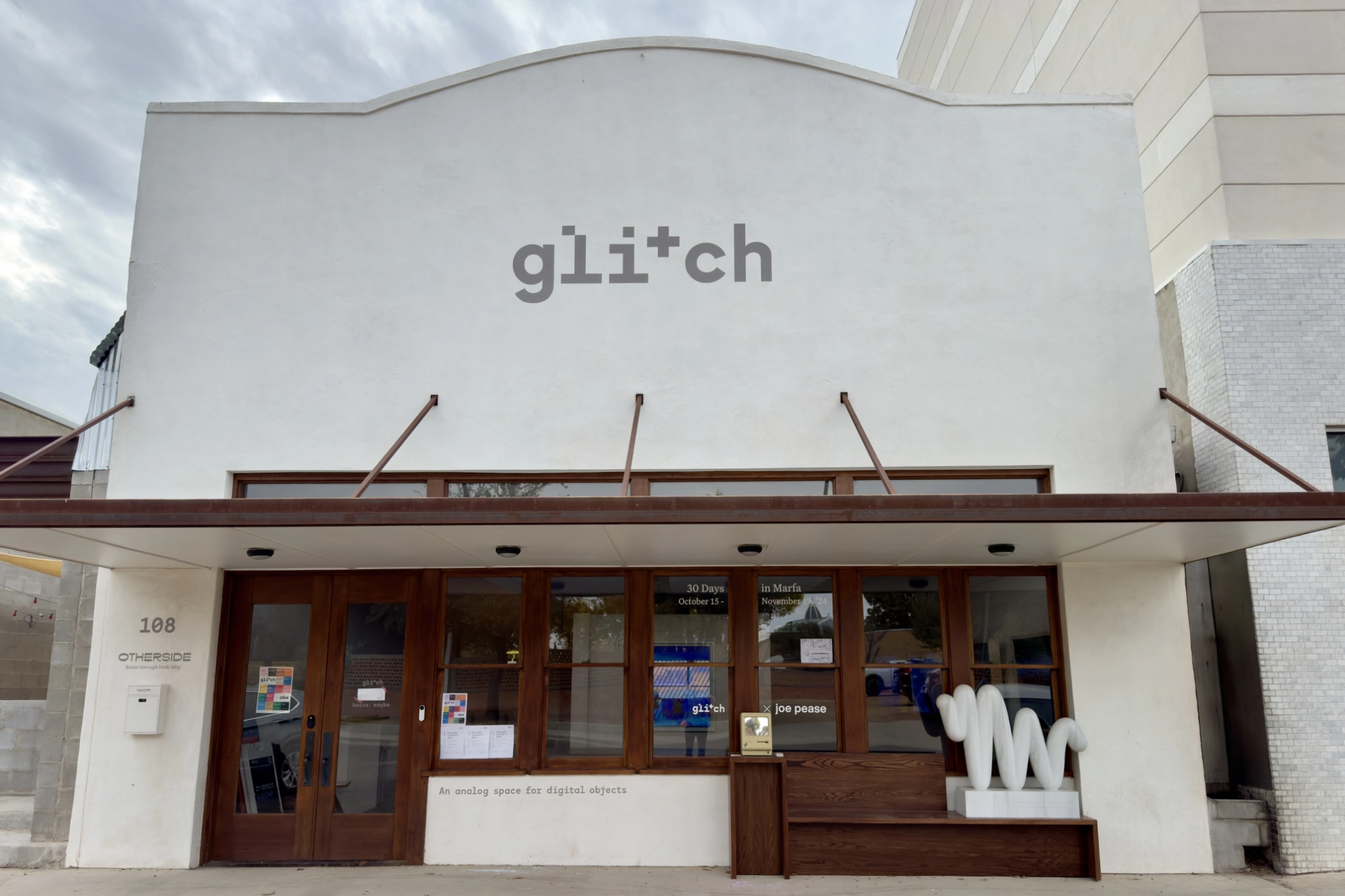 Chromie Squiggle marble sculpture alternate view